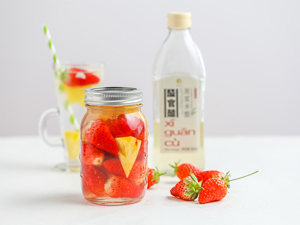 XI GUAN Strawberry-Infused Vinegar Drink