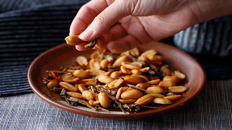 HUANG FEI HONG Spicy Peanuts with Dried Fish