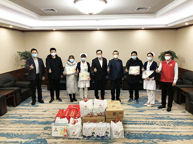 Along with the Communist Youth League Yantai Municipal Party Committee, we also paid our respect to the families of those medical workers who went to support Hubei.