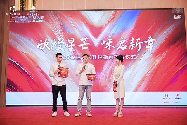 Du Guojin, the executive chef of Chengxian Chinese Restaurant under Xiamen Waldorf Astoria Hotel 