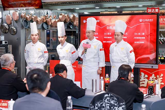 The contestants explain the dish cooking process and answer the questions from judges on stage
