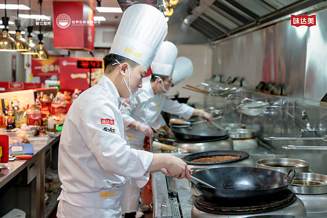 Contestants are cooking in the kitchen 