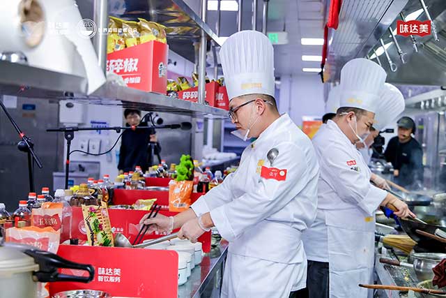 Contestants are cooking in the kitchen 