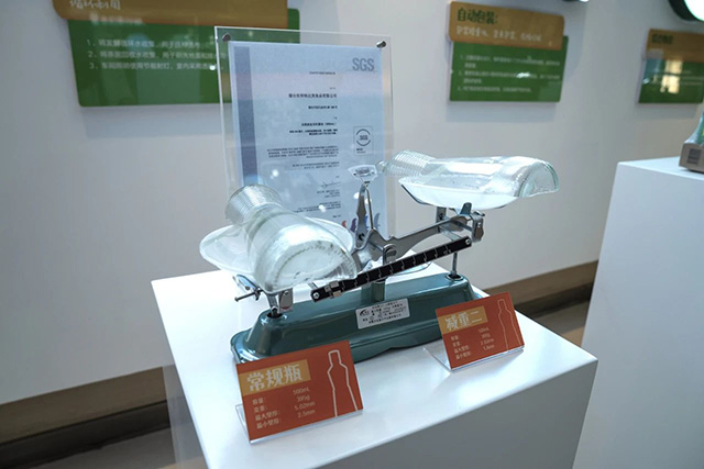 (Weight comparison of lightened bottle and common bottle)