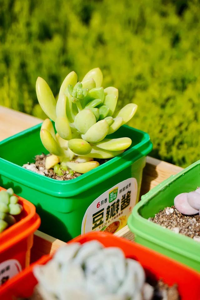 (Change waste materials into things of value for environmental protection)