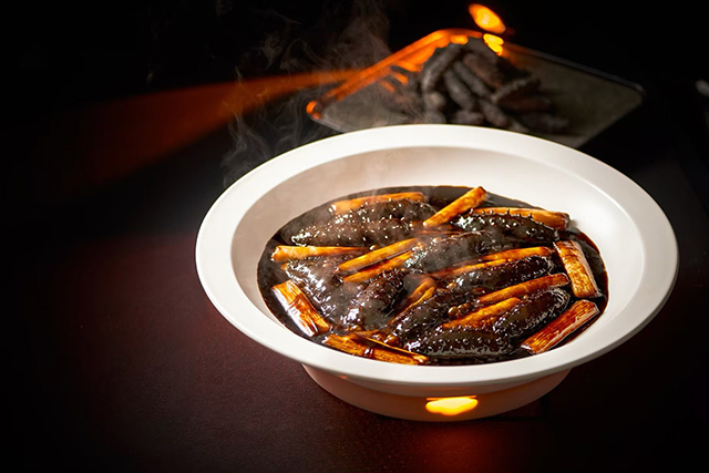 (Braised Sea Cucumber with Scallion and Donkey-hide Gelatin)